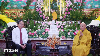 Tran Thanh Man, a Nemzetgyűlés elnöke gratulál Ho Si Minh-városnak Buddha születésnapja alkalmából.