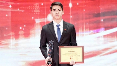Mittfältaren Khuất Văn Khang tar sig in bland de 10 bästa individuella spelarna på Viettel globalt.