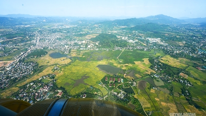 Aprecie a bela paisagem a oeste da capital a bordo de um helicóptero Mi-171.