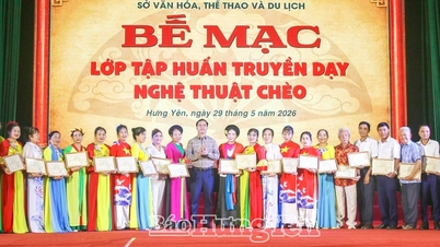 Ruim negentig cursisten hebben de training in het onderwijzen van de kunst van Cheo (traditionele Vietnamese opera) afgerond.