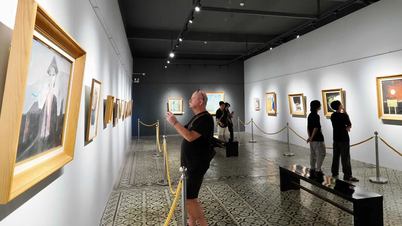 Les musées passent d'une mentalité axée sur « l'exposition d'artefacts » à une mentalité axée sur « le service au public ».
