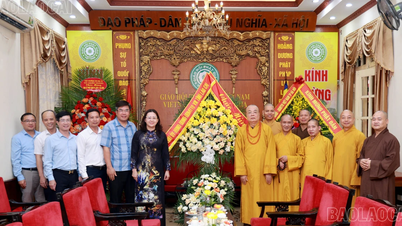 លោកស្រី Giang Thi Dung អនុលេខាគណៈកម្មាធិការបក្សខេត្ត បានទៅសួរសុខទុក្ខ និងជូនពរដល់គណៈកម្មាធិការកណ្តាលនៃសមាគមពុទ្ធសាសនាវៀតណាម ក្នុងឱកាសបុណ្យចម្រើនព្រះជន្មព្រះពុទ្ធសាសនា ឆ្នាំ២០២៦។