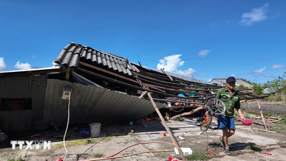 Tempestades e ventos fortes na província de Ca Mau deixaram muitas pessoas feridas, causaram o desabamento de casas e arrancaram telhados.