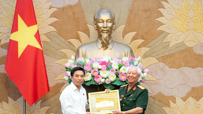 Phó Chủ tịch Quốc hội Nguyễn Doãn Anh gặp mặt đoàn đại biểu Bảo tàng Chiến sĩ cách mạng bị địch bắt, tù đày