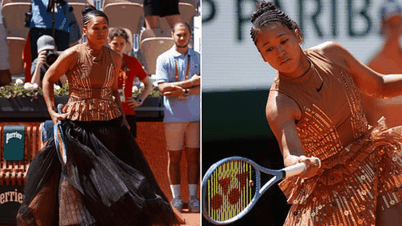Naomi Osaka ha fatto scalpore con il suo abito a forma di Torre Eiffel al Roland Garros 2026.
