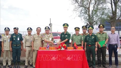 Received 109 Vietnamese citizens handed over by Cambodian authorities.