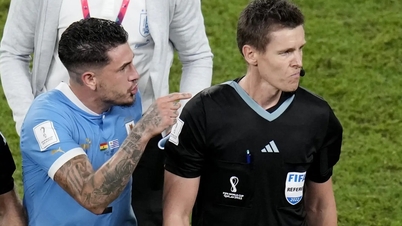 Arbitre de la finale de la Ligue des champions : controversé, non éligible pour la Coupe du monde.