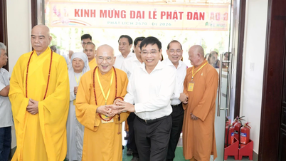 Phó Thủ tướng Nguyễn Văn Thắng chúc mừng Đại lễ Phật đản tại TP. Huế