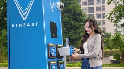 VinFast Evo Lite przyciąga mieszkańców miast: kompaktowe auto, szybka wymiana akumulatora, cena poniżej 15 milionów VND w maju.
