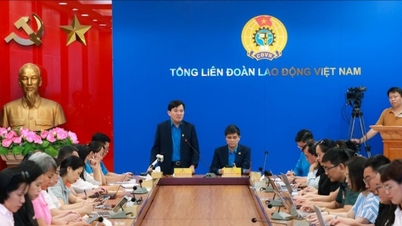 780 vooraanstaande afgevaardigden woonden het 14e congres van de Vietnamese vakbond bij.