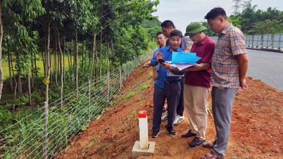 Consegna delle tappe fondamentali relative all'esproprio dei terreni per la costruzione delle stazioni ferroviarie sulla linea Lao Cai - Hanoi - Hai Phong.