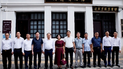 Provinční tajemník strany Le Minh Ngan navštívil Památník Ho Či Minova panování a továrnu skupiny Bei Tai Ni v provincii Yunnan v Číně.