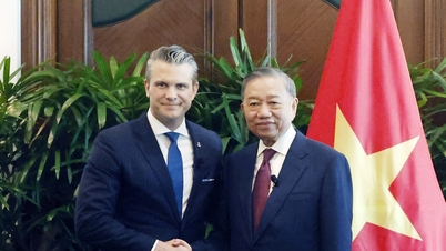 Generální tajemník a prezident Vietnamu pozvali prezidenta Donalda Trumpa na oficiální návštěvu Vietnamu.