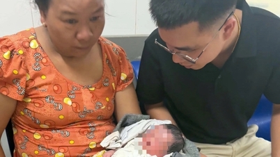 A baby boy, still with his umbilical cord attached, was abandoned in front of a temple in Hue.