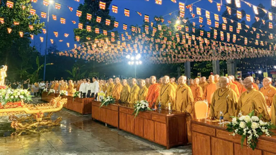 Ho Chi Minh-stad: Plechtige viering van Boeddha's geboortedag (boeddhistische kalender 2570) bij de Hoi An-pagode.