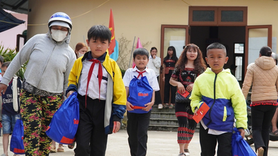 Da Nang fornisce sostegno finanziario per l'istruzione prescolare dei figli dei lavoratori e degli operai nelle zone industriali.