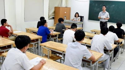 Heute Morgen haben in Hanoi fast 125.000 Schüler offiziell ihre Aufnahmeprüfungen für die 10. Klasse begonnen.