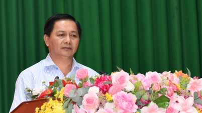 Vinh Long beralih dari manajemen ke layanan.