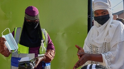 L'Ebola si sta evolvendo in modo complesso e i paesi stanno mettendo in atto delle "misure di contenimento" per prevenire la diffusione della malattia.