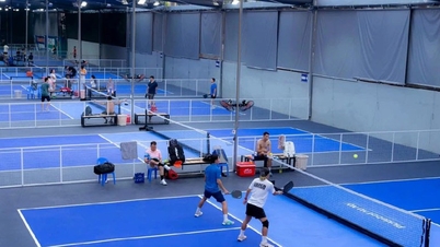 Anche con le gare di pickleball a prezzo scontato, la pista rimane vuota.