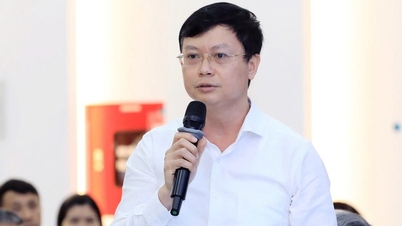 I genitori sono preoccupati per la carenza di scuole pubbliche; il direttore del Dipartimento dell'Istruzione e della Formazione di Hanoi li rassicura.