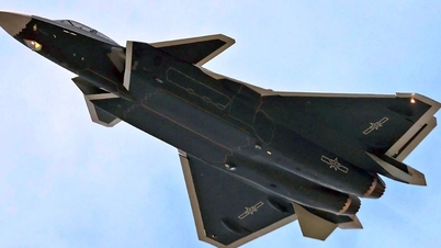 Истребитель-невидимка J-20S, первый в мире двухместный истребитель, является «мозгом поля боя» в воздухе.