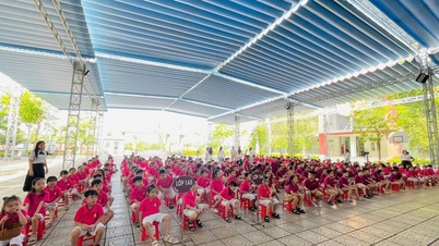 Apakah dokumen yang perlu disediakan oleh ibu bapa untuk anak-anak mereka bersekolah di luar kawasan tadahan yang ditetapkan jika mereka tidak mempunyai pendaftaran kediaman tetap?