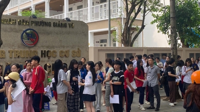 วันนี้ (30 พฤษภาคม) นักเรียนชั้นมัธยมศึกษาปีที่ 4 ในกรุงฮานอยกำลังสอบปลายภาค
