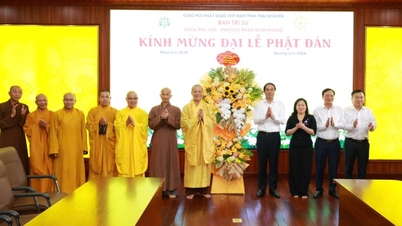 ผู้นำจังหวัดไทเหงียนเดินทางมาเยี่ยมเยียนและแสดงความยินดีเนื่องในวันประสูติของพระพุทธเจ้า