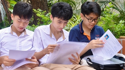 ມີນັກຮຽນຫຼາຍກວ່າ 123,000 ຄົນໃນຮ່າໂນ້ຍກຳລັງສອບເສັງເຂົ້າຮຽນຊັ້ນມໍ 10, ໂດຍວິຊາວັນນະຄະດີເປັນວິຊາທຳອິດ.