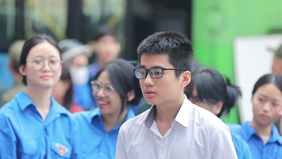 Hanoi: Para kandidat dengan gugup mengikuti ujian mata pelajaran pertama ujian masuk kelas 10.