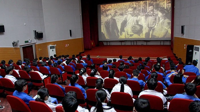 Film yapım şirketlerini, siyasi amaçlara hizmet eden filmleri kendi imkanlarıyla dağıtmaya teşvik edin.