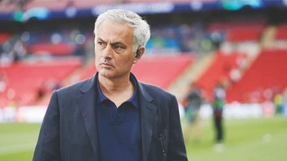 José Mourinho podepsal tříletou smlouvu a stanovil datum svého představení v Realu Madrid.