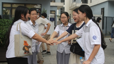 Aufnahmeprüfung für die 10. Klasse in Hanoi: Die Kandidaten freuen sich auf die Literaturprüfung und sind zuversichtlich, gut abzuschneiden.