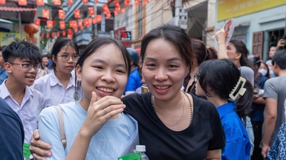 Die Kandidaten gaben an, dass die Literaturprüfung der 10. Klasse in Hanoi „machbar“ sei und sie zwischen 7,5 und 8 Punkten erreichen könnten.