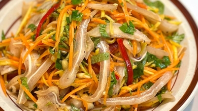 เนื้อหมูส่วนที่มีคอลลาเจนสูง ช่วยบำรุงผิวพรรณและกระตุ้นการเจริญเติบโตของเส้นผม ทำให้เมนูนี้สดชื่นและอร่อยอย่างเหลือเชื่อ เหมาะสำหรับวันอากาศร้อน