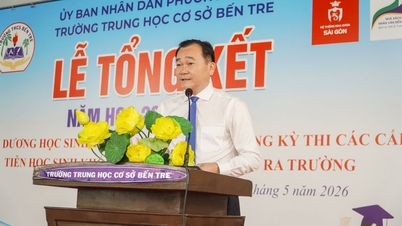 Il compagno Nguyen Minh Dung ha partecipato alla cerimonia di chiusura dell'anno scolastico presso la scuola secondaria Ben Tre.