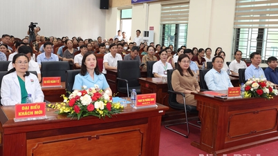 Lanseringsceremoni för det kostnadsfria hälsokontrollerna och screeningsprogrammet för invånare i Ninh Binh-provinsen.