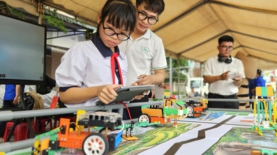Học sinh "mê tít" gian hàng chuyển đổi số, STEM tại lễ khai mạc hè xã Bà Điểm