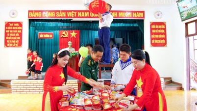 Suasana Hari Kanak-kanak yang meriah di Truong Sa.