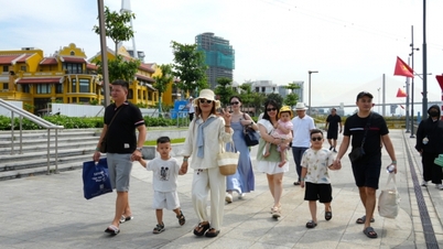 Quang Ninh rebosa de actividad durante la temporada alta de turismo de verano.