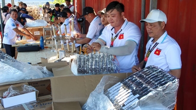 Knapp 50 Tonnen Feuerwerkskörper werden über das Meer nach Da Nang zum Internationalen Feuerwerksfestival Da Nang 2026 transportiert.
