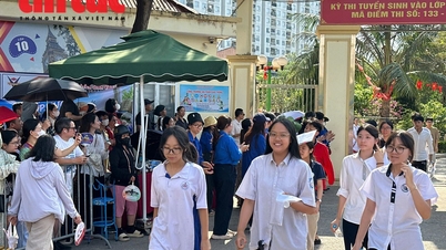 Candidații din Hanoi au comentat că examenul la limbi străine a avut o dificultate moderată și a respectat îndeaproape programa școlară.
