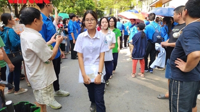 การสอบระดับชั้น ม.4 ที่ฮานอย: ผู้เข้าสอบบางส่วนยังคงนำโทรศัพท์มือถือเข้าไปในห้องสอบ