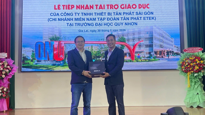 Quy Nhon-universitetet får sponsring av träningsutrustning.
