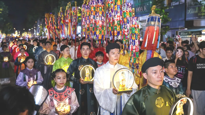 Sărbătoare caldă și solemnă a zilei de naștere a lui Buddha în orașul Ho Chi Minh.