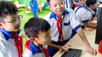 เราไม่สามารถปล่อยให้เด็กๆ ใช้โซเชียลมีเดียตามลำพังได้ การสอนให้พวกเขารู้จักวิธีใช้งานนั้นเป็นสิ่งสำคัญอย่างยิ่ง