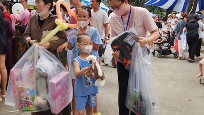 6월 1일에 18,000개가 넘는 선물이 소아 환자들에게 전달되었습니다.