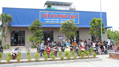 "Phuc Tam Ücretsiz Mutfak" her gün 1.000'den fazla ücretsiz yemek sunuyor.