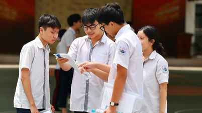 Hà Nội: Thêm 1 thí sinh bị đình chỉ thi môn Ngoại ngữ vì mang điện thoại vào phòng thi
